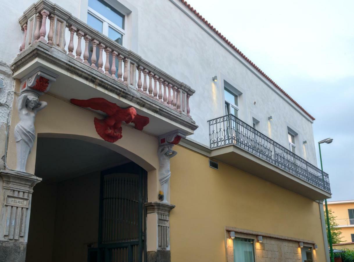 Bocca Di Bacco Bed & Breakfast Cimitile Bagian luar foto