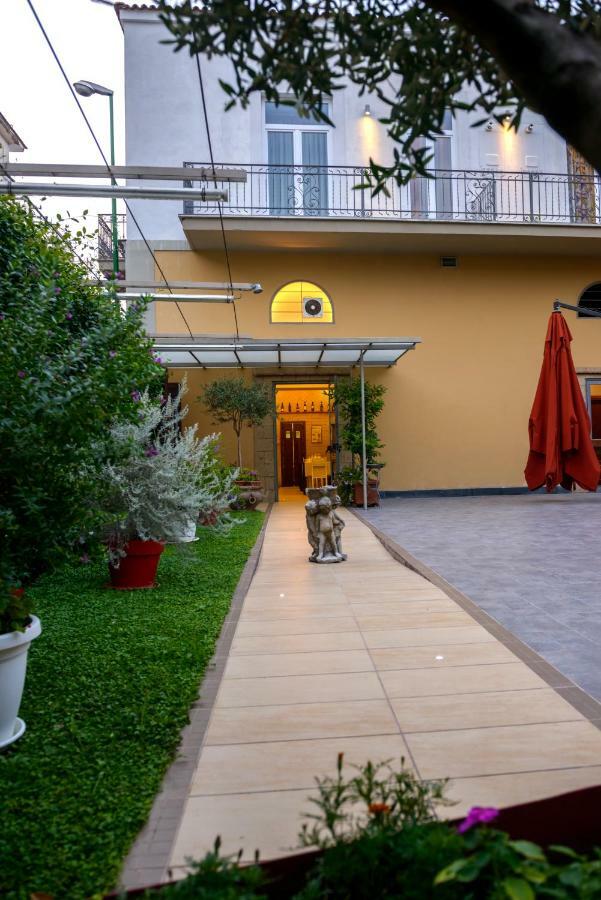 Bocca Di Bacco Bed & Breakfast Cimitile Bagian luar foto